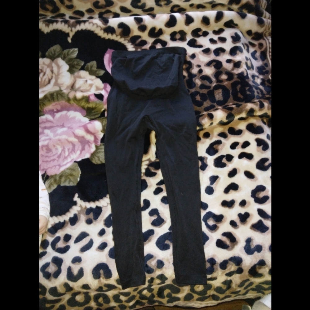 Black maternity leggings 🤰🏻💞